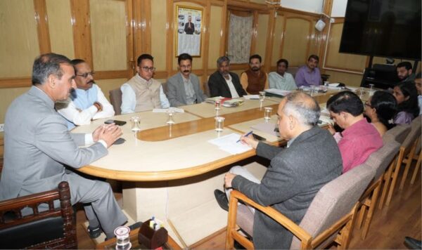 Himachal CM Directs Administrative Secretaries to Set Clear Targets, Expedite Pending Projects