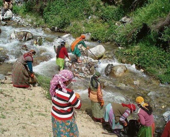 Garbage Left by Tourists and Trekkers in the Dhauladhars Poses a Growing Ecological Threat
