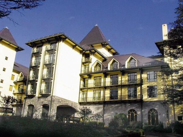 Himachal Pradesh to Receive ₹401 Crore in Wildflower Hall Dispute