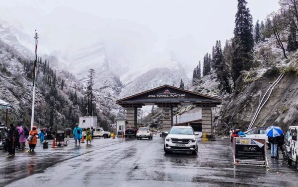 Fresh Snowfall in Himachal, Heavy Rain Across North India; Delhi Sees Sharp Drop in Temperature