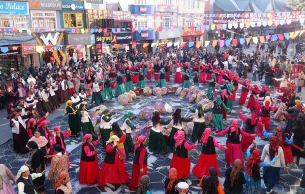 Shimla Winter Carnival Kicks Off with Cultural Grandeur, Draws Heavy Tourist Footfall