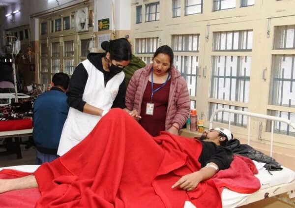 Kullu Tragedy: 4 Tourists Killed, 19 Injured After Tempo Traveller Falls Into Gorge on NH-305