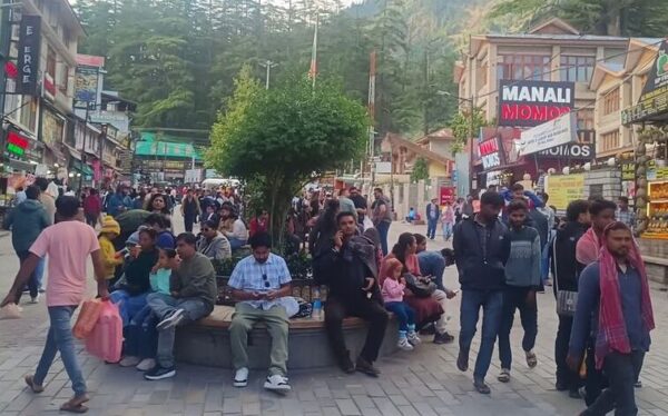 Kullu-Manali Sees Tourist Surge as Heatwave Hits Plains, Hotels Near Full Capacity