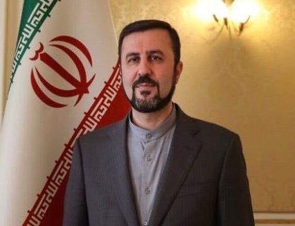 Iran Warns of ‘Decisive Action’ After US Revokes Oil Sanctions Waiver and Escalates Military Pressure