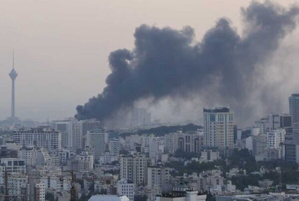 US Strikes Hit Iran’s Khormoj, Trigger Power Outages as Conflict Escalates Near Strait of Hormuz